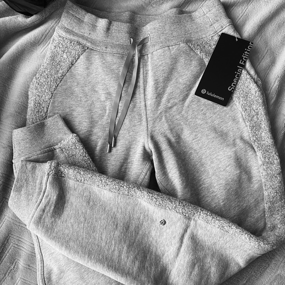 lululemon athletica Pants - Lululemon Scuba Joggers Sherpa Stripe